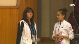 손연재, 스트레칭 시작! 월드 클래스의 유연성