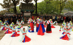 [슬라이드 포토] 통영 충렬사서 470주년 충무공 탄신제 거행