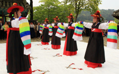 [슬라이드 포토] 통영 충렬사서 470주년 충무공 탄신제 거행