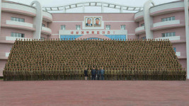 김정은, 원산고아원 완공 기념사진 촬영…김여정도 참석