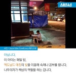 [스브스뉴스]맥도날드 앞에서 무릎 꿇는 아이…SNS 울린 사연
