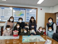 부산 해운대구 위브마음어린이집, 중2동 행정복지센터에 성금 전달