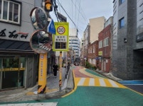 부산 중구, 봉래초등학교 일대 불법 광고물 부착방지시트 설치