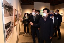 100년의 기다림! 진주도청 사진전 일호광장 진주역서 내달 말까지