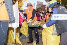 부산 금정구 최대 낙엽 발생지, 금정클린지킴이가 정비하다