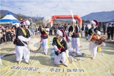 하동 논두렁 축구대회 일반 축구에서 볼 수 없는 진기명기 다 있다