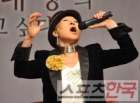 패티 김, 노가수는 죽지도 사라지지도 않는다