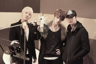 JYJ 김재중 홀로 연예인·김태호PD 눈물폭소·려원 민호 연인·소녀시대 반한류 불똥·이영애 자녀 사진…