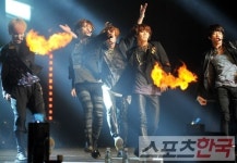 수능콘서트 샤이니, 7개월만에 서울방문…4천명 관객 열광!