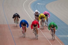 퇴피 늦춰져 불꽃 경쟁