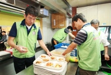 [비즈 단신] 서울우정청, 무료급식 봉사활동 펼쳐 外