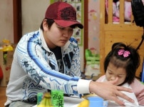 두산 임태훈 등 암사재활원 이웃 사랑 봉사
