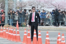 ′어벤져스2′ 마포대교 촬영현장 바라보는 시민들