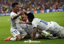 칠레, 스페인 2-0 완파… 16강 확정