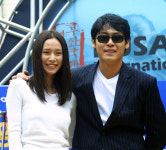 [포토]설경구, 나카타미 미키 "너무 다정한 거 아냐?"