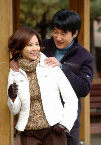 '연하남과의 사랑' 옥소리, 컴백 연기에 찬사