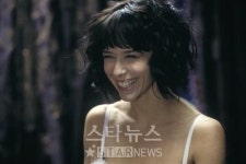 어바웃 러브 예매율 1위..외화 강세