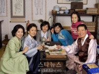 김약국의 딸들, 원작과 달리 해피엔딩