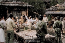 네티즌 선정 동막골 최고의 명장면은 팝콘 눈