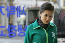 문소리, 눈썹 밀었다