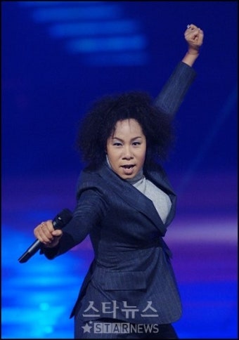 인순이, '2005 KBS 가요대상'서 '올해의 가수상' 수상