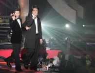 [포토]태진아. 아들 이루와 함께 부자 무대 연출