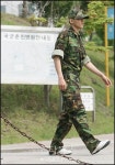 [포토]춘천국군병원 걸어나오는 원빈