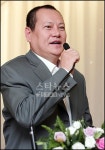 [포토]손종범 결혼축가 부르는 김학철