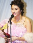 윤은혜, 베복해체후 첫 공식무대서 노래