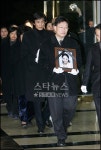 故 유니, 납골당에 영원히 잠들다