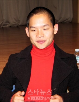 개그맨 김형인 소유 차량, 고속도로서 전복 사고