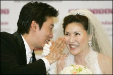 사랑을 속삭이는 김현기-고토미 커플