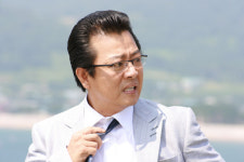개늑시 이기영, 갑상선 수술 뒤늦게 알려져