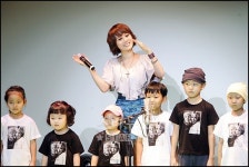 [포토]이수영, '아이들과 함께해 행복해요!'