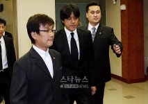 [포토]류시원 부친상 무거운 발걸음