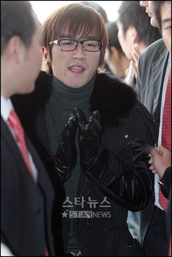 [포토]이민우, '축하해요! 선희 누님'