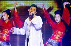 [★포토]뛰어난 가창력 뽐내는 임봉