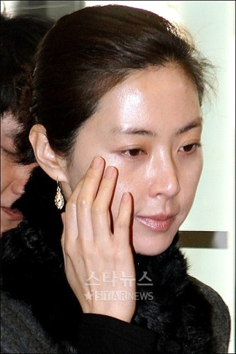 [포토]침통한 송윤아 '가슴이 아퍼요'
