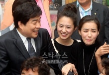 [★포토]유하나-박선영, 손현주 선배님 모시기