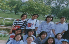 효리 동창효리는 선생님 몰래 노래방 다녔다