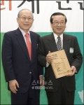 [포토]이순재, 밝은 세상 만들도록 노력합시다