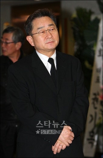 [포토]이홍렬 '쓸쓸한 조문 발걸음'