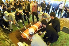 [★포토]영원한 안식처로 들어서는 故 앙드레김