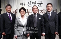 [★포토]후배배우들과의 기념촬영