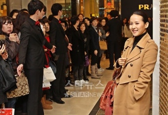 [포토]조여정을 보호하라!