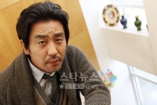 류승룡 배우, 비우고 채워내는 감정의 노동자(인터뷰)