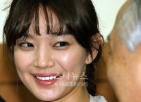 [★포토]피부미인 신민아, 세금 열심히 낼게요!