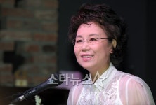 [★포토]심수봉, 팬들과 빨리 만나고 싶어요!