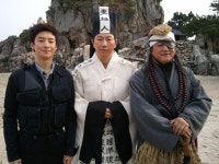 김수로, 이제훈·곽도원과 다정샷 우리는 점쟁이들!