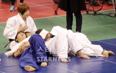 [★포토]신혜성, 어머니의 마음으로...